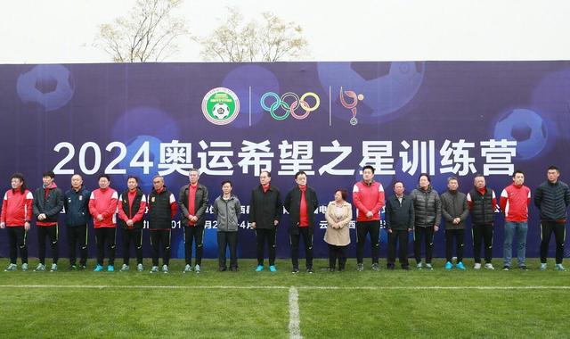 卡塞米罗、芒特、马拉西亚和马奎尔预计都将在1月恢复健康，滕哈赫表示：“我认为，当这些球员回归后，他们可以成为球队新签约的球员那样，他们将增强球队的实力，而这正是我们所需要的。